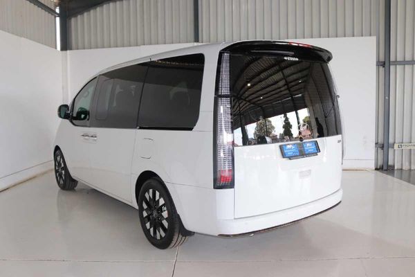 2026-Hyundai-Staria-22d-Luxury-Auto image:3
