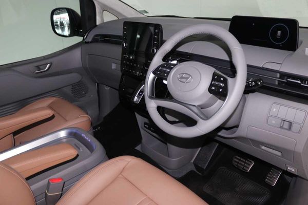 2026-Hyundai-Staria-22d-Luxury-Auto image:7
