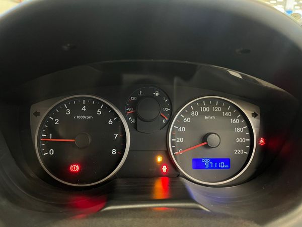 2013-Hyundai-i20-12-Motion image:10
