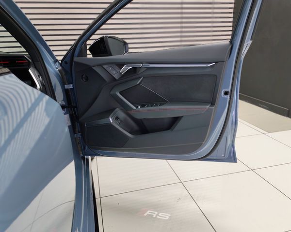 2024-Audi-RS3-Sedan-quattro image:5