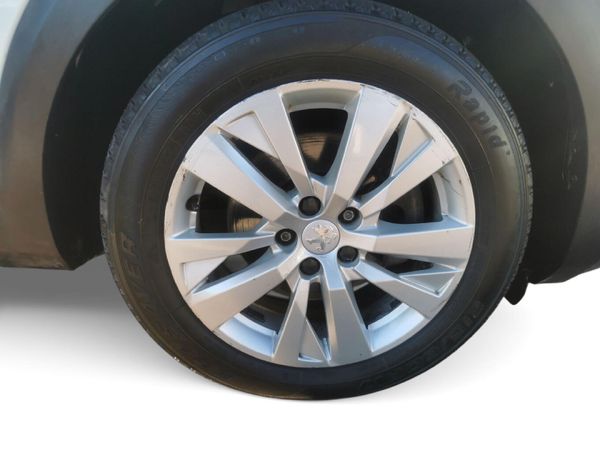 2019-Peugeot-5008-20-HDI-Active image:11
