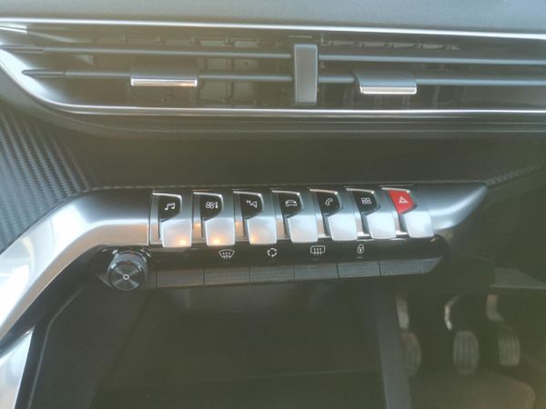 2019-Peugeot-5008-20-HDI-Active image:12