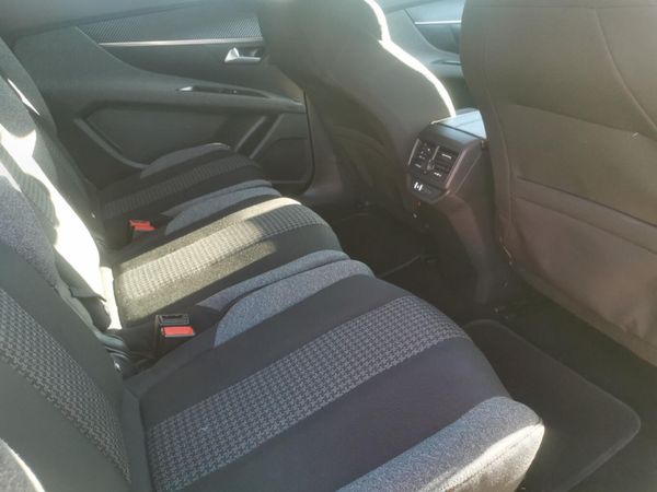 2019-Peugeot-5008-20-HDI-Active image:16