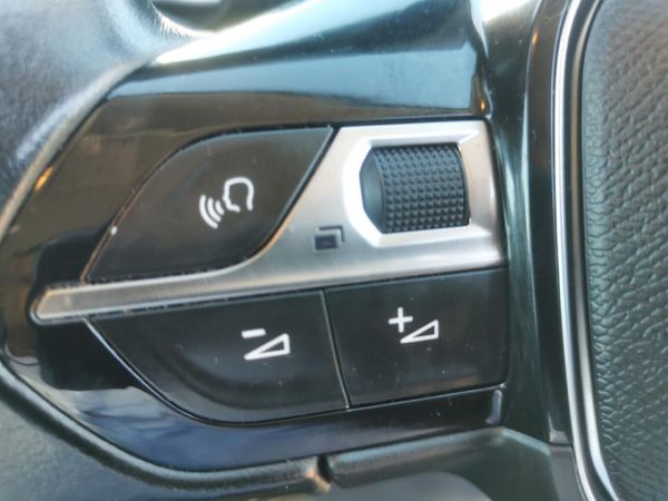 2019-Peugeot-5008-20-HDI-Active image:17