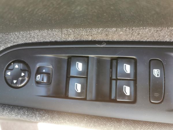 2019-Peugeot-5008-20-HDI-Active image:19