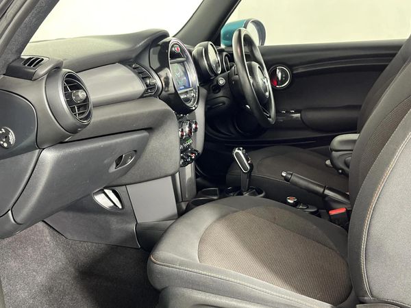 2021-MINI-Convertible-Cooper-Auto image:7
