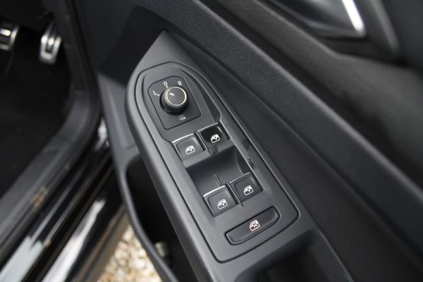 2022-Volkswagen-Golf-8-GTI-20-TSI-Auto image:19