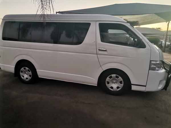 2009-Toyota-Quantum-27-10-seat image:1