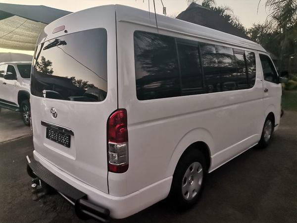 2009-Toyota-Quantum-27-10-seat image:5