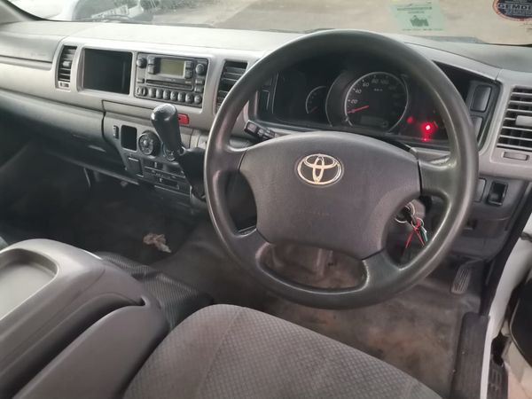 2009-Toyota-Quantum-27-10-seat image:6