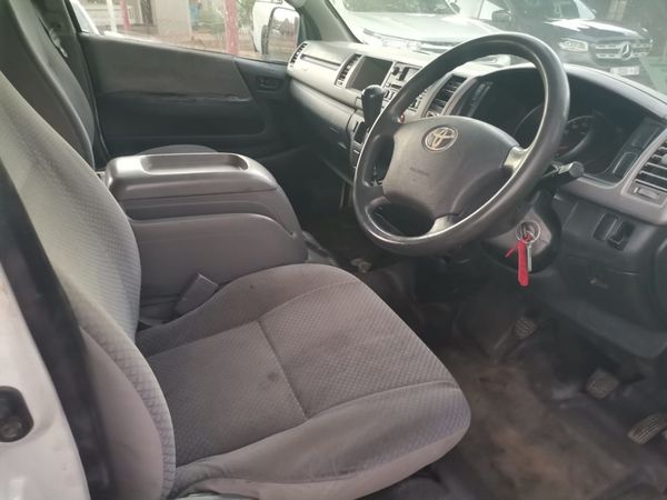 2009-Toyota-Quantum-27-10-seat image:8