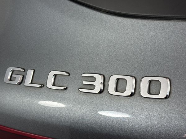 2020-Mercedes-Benz-GLC-300-4Matic image:10