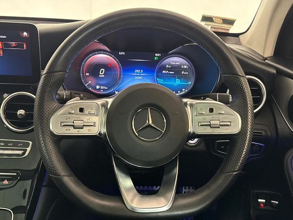 2020-Mercedes-Benz-GLC-300-4Matic image:11