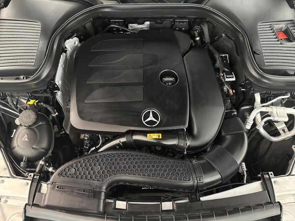 2020-Mercedes-Benz-GLC-300-4Matic image:12