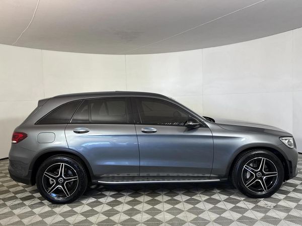 2020-Mercedes-Benz-GLC-300-4Matic image:16
