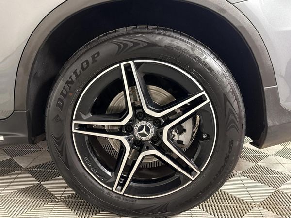 2020-Mercedes-Benz-GLC-300-4Matic image:6