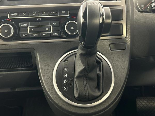2014-Volkswagen-Caravelle-T5-20-BiTDI-Auto-4Motion image:10
