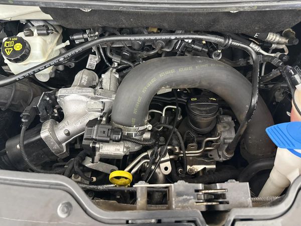 2014-Volkswagen-Caravelle-T5-20-BiTDI-Auto-4Motion image:13