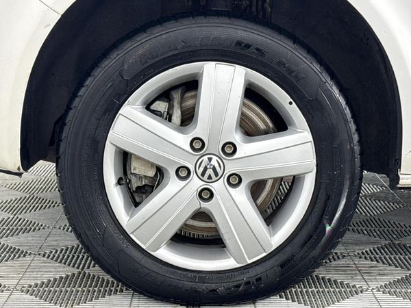 2014-Volkswagen-Caravelle-T5-20-BiTDI-Auto-4Motion image:4