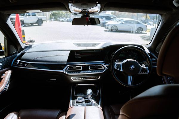 2020-BMW-X7-M50d image:10