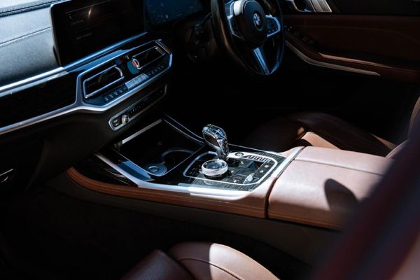 2020-BMW-X7-M50d image:12