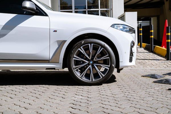 2020-BMW-X7-M50d image:18