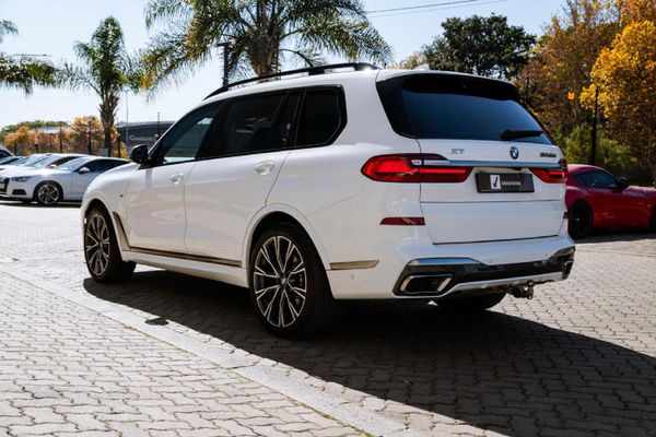 2020-BMW-X7-M50d image:4