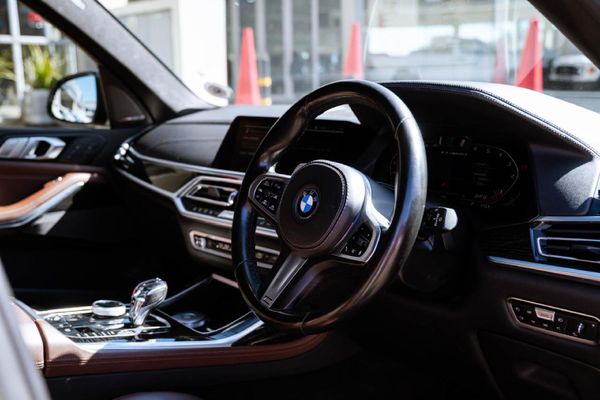 2020-BMW-X7-M50d image:7