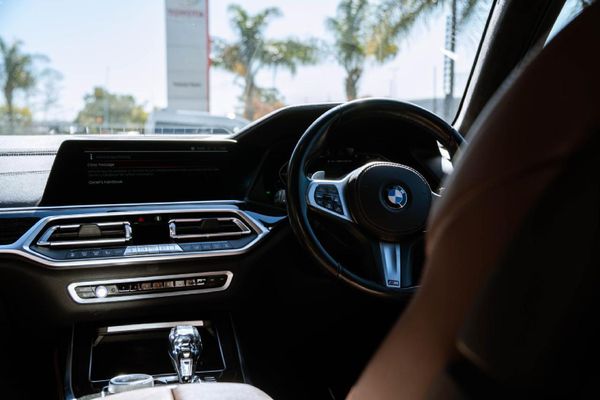 2020-BMW-X7-M50d image:8