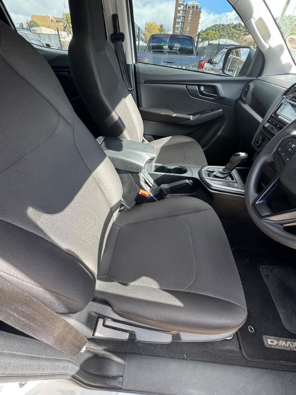 2025-Isuzu-D-Max-19-DDI-HR-L-Auto-Double-Cab image:13