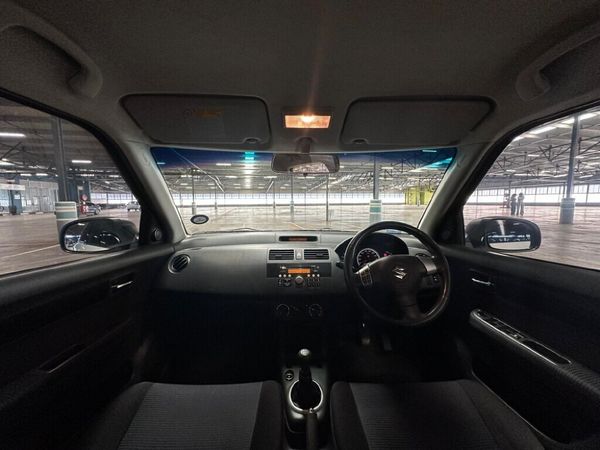 2011-Suzuki-Swift-15-GLS image:9