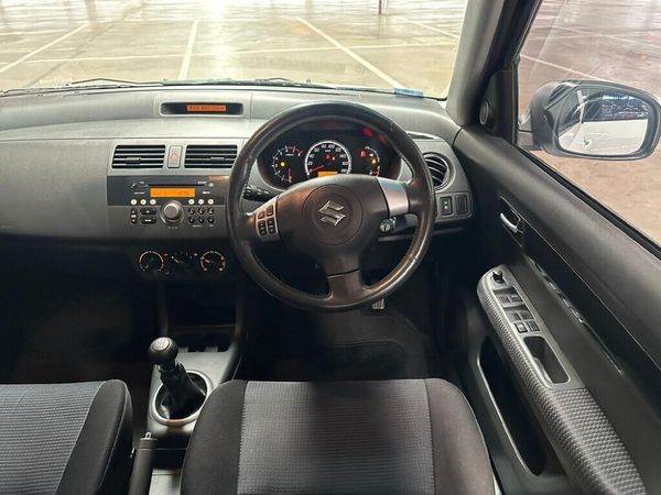 2011-Suzuki-Swift-15-GLS image:11