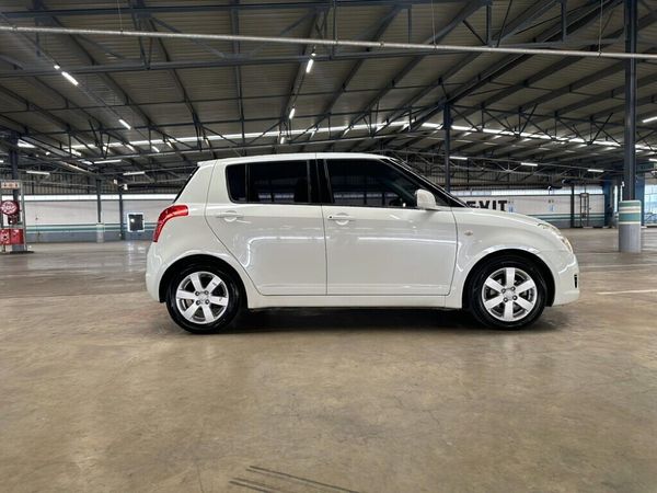 2011-Suzuki-Swift-15-GLS image:8
