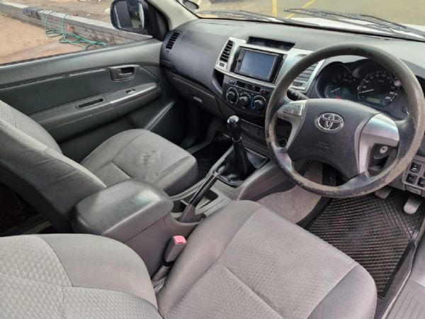 2015-Toyota-Hilux-25-D-4D-SRX-Xtra-Cab image:5