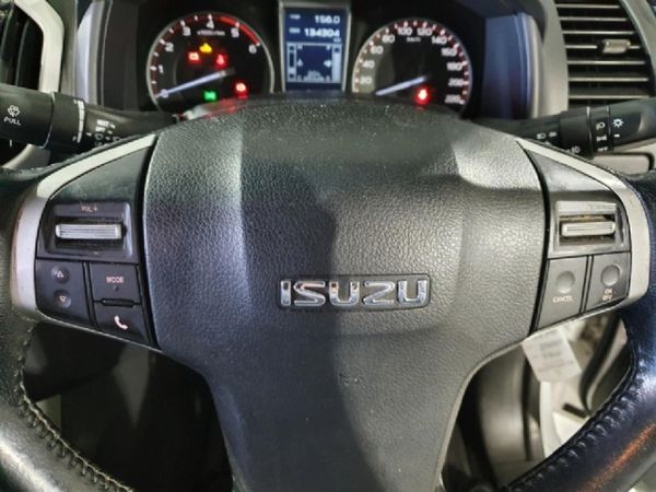 2013-Isuzu-KB-300-D-Teq-LX-Double-Cab image:8