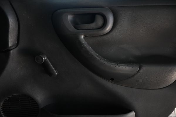 2010-Opel-Corsa-Utility-14 image:9