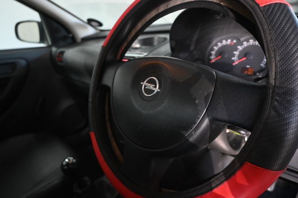 2010-Opel-Corsa-Utility-14 image:10
