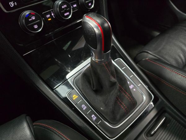 2016-Volkswagen-Golf-VII-GTI-20-TSI-Auto-Clubsport image:13