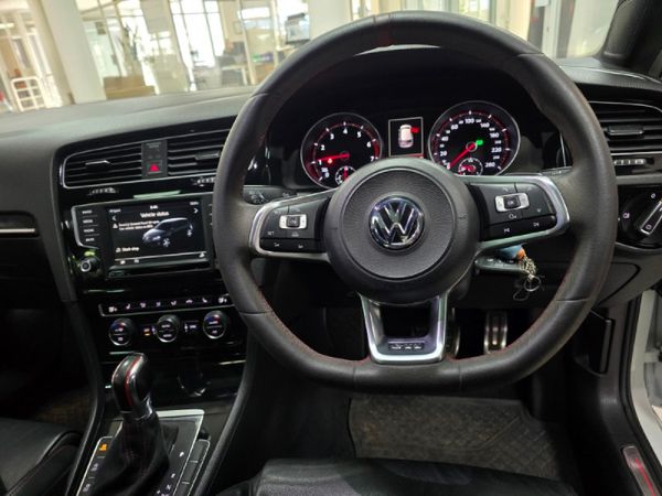 2016-Volkswagen-Golf-VII-GTI-20-TSI-Auto-Clubsport image:26