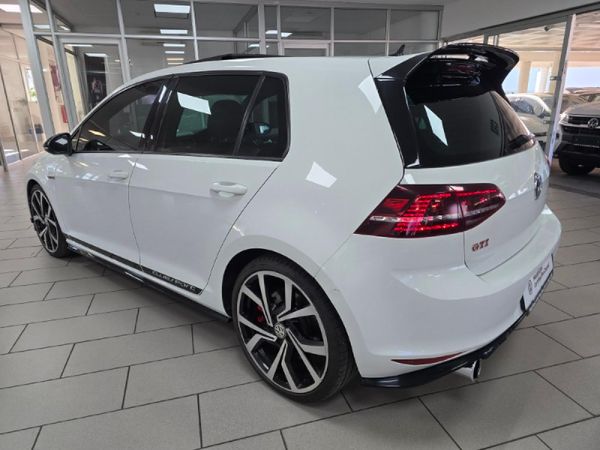 2016-Volkswagen-Golf-VII-GTI-20-TSI-Auto-Clubsport image:7