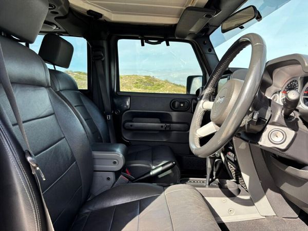 2010-Jeep-Wrangler-Unlimited-38-Sahara-Auto image:12