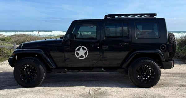 2010-Jeep-Wrangler-Unlimited-38-Sahara-Auto image:3