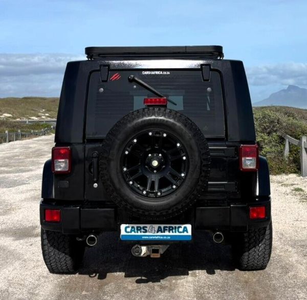 2010-Jeep-Wrangler-Unlimited-38-Sahara-Auto image:4