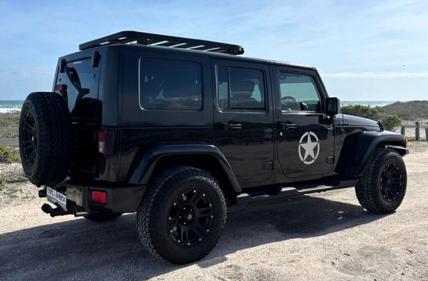 2010-Jeep-Wrangler-Unlimited-38-Sahara-Auto image:5