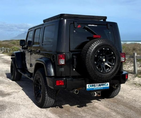 2010-Jeep-Wrangler-Unlimited-38-Sahara-Auto image:7