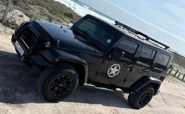 2010-Jeep-Wrangler-Unlimited-38-Sahara-Auto image:8