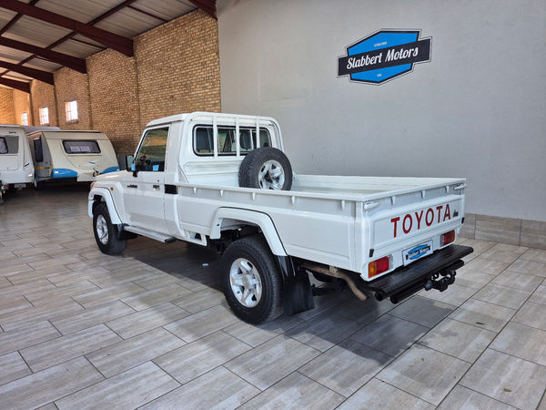 2022-Toyota-Land-Cruiser-79-42-D-Single-Cab image:5