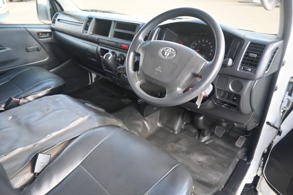 2020-Toyota-Quantum-25-D-4D-Sesfikile-16-seat image:10