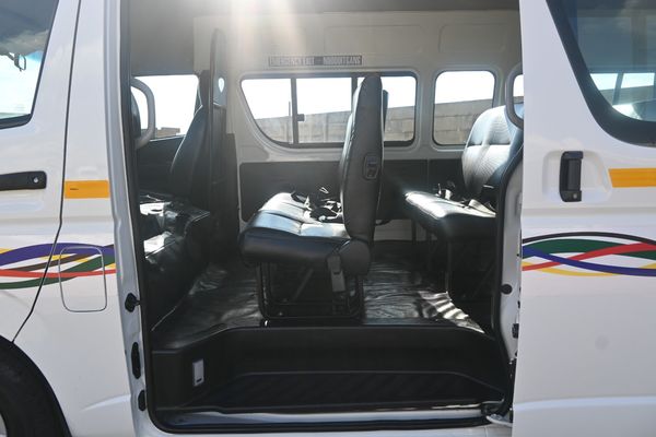 2020-Toyota-Quantum-25-D-4D-Sesfikile-16-seat image:13