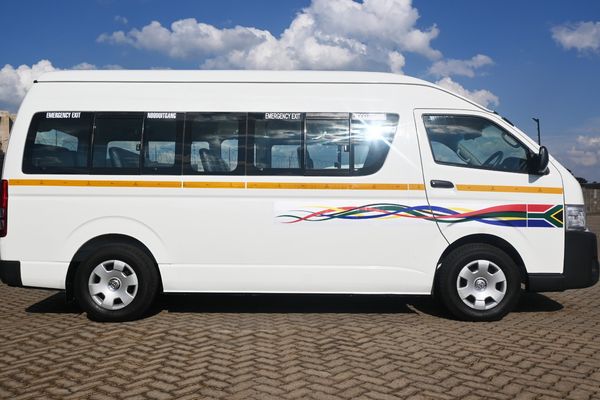 2020-Toyota-Quantum-25-D-4D-Sesfikile-16-seat image:2